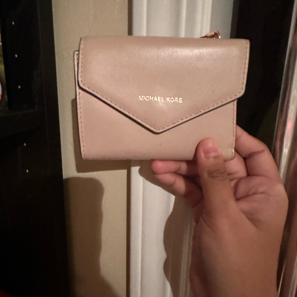 Michael kors wallet trifold
